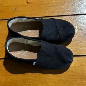 Toms Classic Black Canvas Slip-Ons